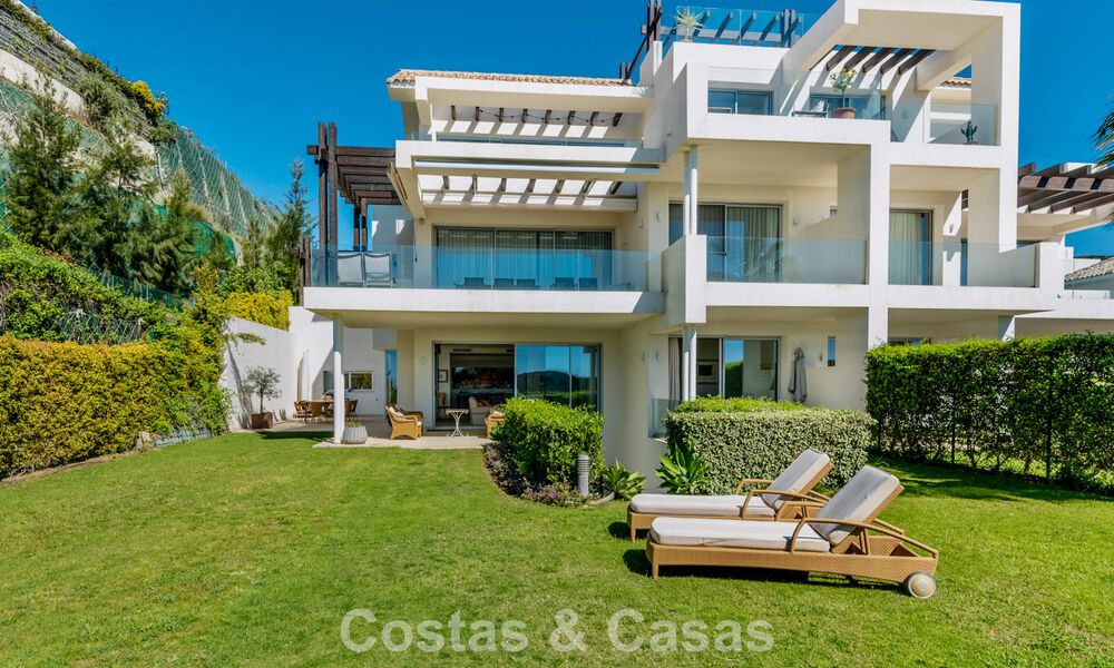 Luxe duplex appartement met grote tuin en zeezicht te koop in Marbella - Benahavis 798329