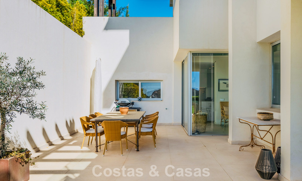 Luxe duplex appartement met grote tuin en zeezicht te koop in Marbella - Benahavis 798358