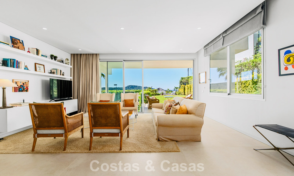 Luxe duplex appartement met grote tuin en zeezicht te koop in Marbella - Benahavis 798364