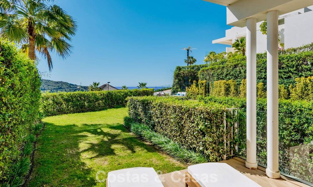 Luxe duplex appartement met grote tuin en zeezicht te koop in Marbella - Benahavis 798367