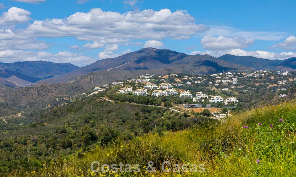 Luxe duplex appartement met grote tuin en zeezicht te koop in Marbella - Benahavis 798377