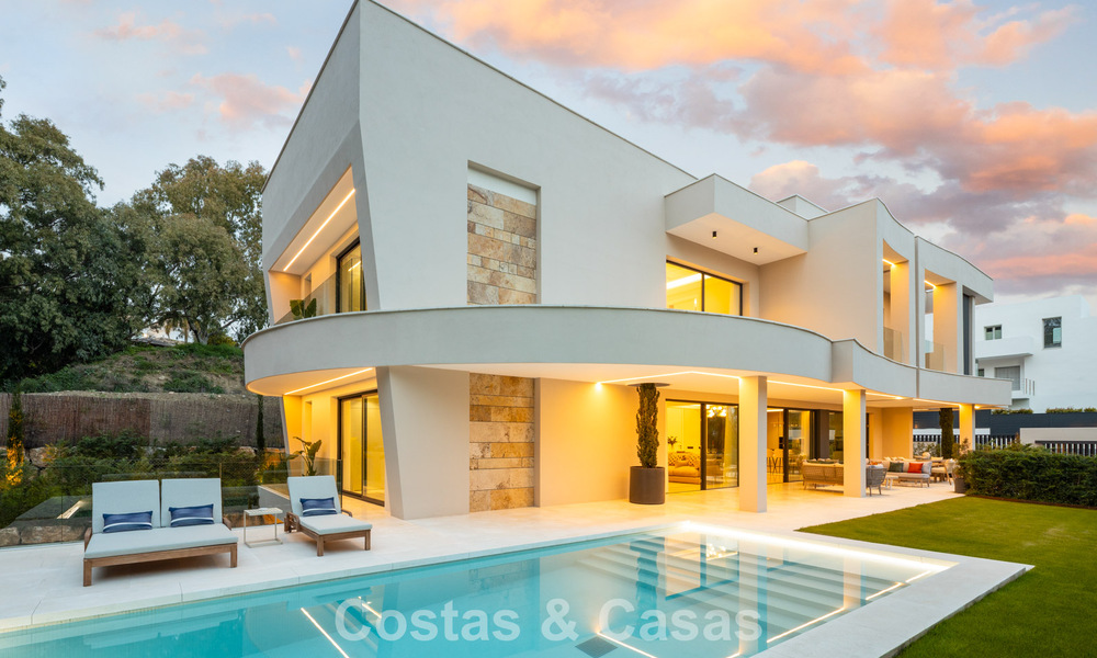 Geavanceerde designvilla te koop op een steenworp van de golfbaan, in het hart- van Nueva Andalucia, Marbella 798425
