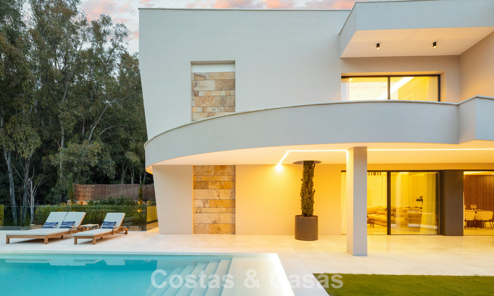 Geavanceerde designvilla te koop op een steenworp van de golfbaan, in het hart- van Nueva Andalucia, Marbella 798426