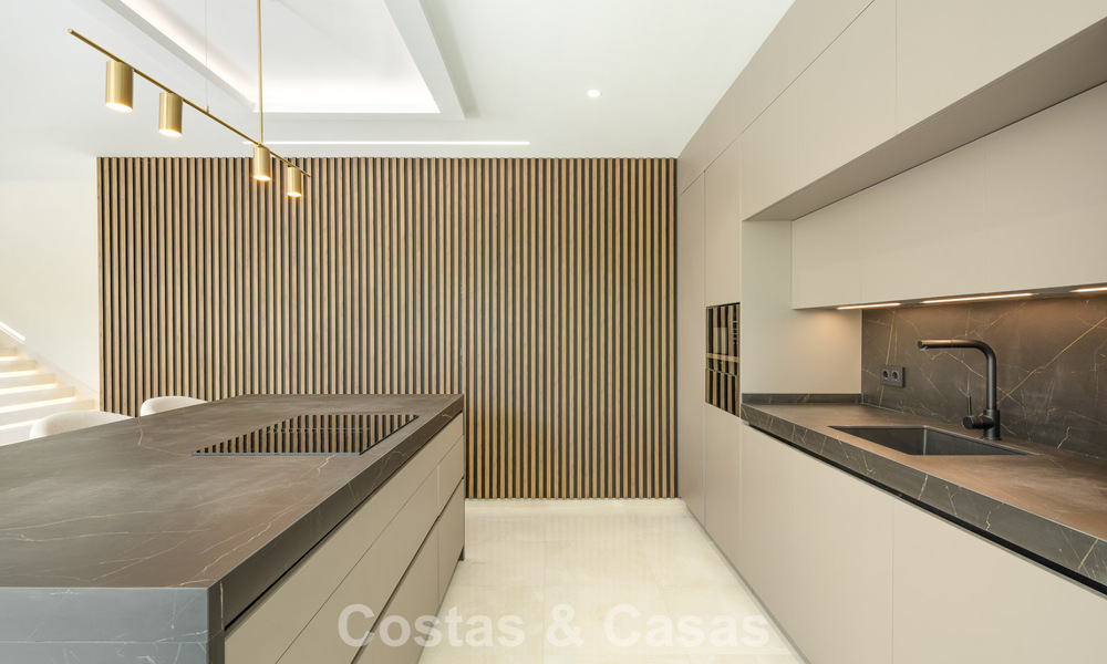 Geavanceerde designvilla te koop op een steenworp van de golfbaan, in het hart- van Nueva Andalucia, Marbella 798442