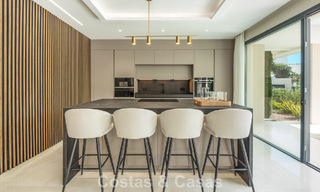 Geavanceerde designvilla te koop op een steenworp van de golfbaan, in het hart- van Nueva Andalucia, Marbella 798447 