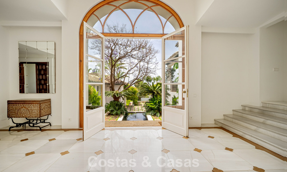 Statige luxevilla in een klassiek mediterrane bouwstijl en met prachtige siertuinen te koop in Sierra Blanca, Marbella 798480