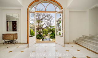 Statige luxevilla in een klassiek mediterrane bouwstijl en met prachtige siertuinen te koop in Sierra Blanca, Marbella 798480 