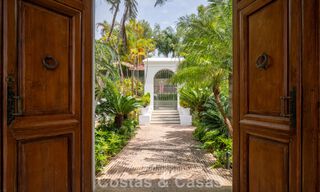 Statige luxevilla in een klassiek mediterrane bouwstijl en met prachtige siertuinen te koop in Sierra Blanca, Marbella 798482 