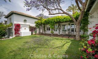 Statige luxevilla in een klassiek mediterrane bouwstijl en met prachtige siertuinen te koop in Sierra Blanca, Marbella 798488 