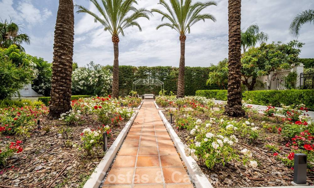 Statige luxevilla in een klassiek mediterrane bouwstijl en met prachtige siertuinen te koop in Sierra Blanca, Marbella 798504