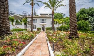 Statige luxevilla in een klassiek mediterrane bouwstijl en met prachtige siertuinen te koop in Sierra Blanca, Marbella 798505 