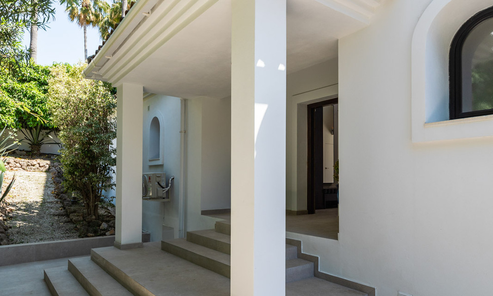 Prachtig gerenoveerde, modern-mediterrane villa met zeezicht te koop in Benahavis - Marbella 798533