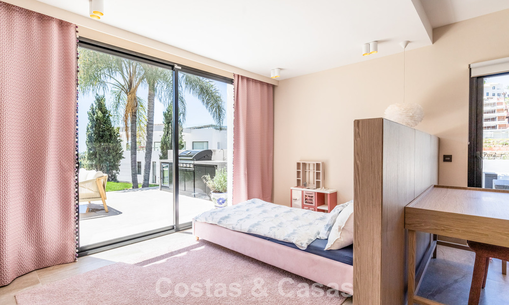 Prachtig gerenoveerde, modern-mediterrane villa met zeezicht te koop in Benahavis - Marbella 798540