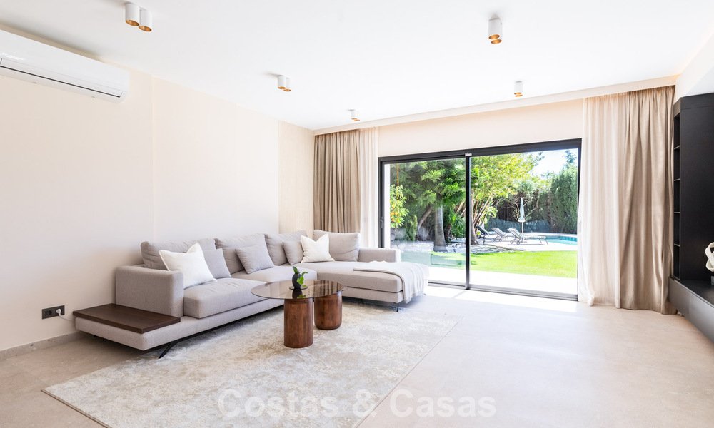 Prachtig gerenoveerde, modern-mediterrane villa met zeezicht te koop in Benahavis - Marbella 798557