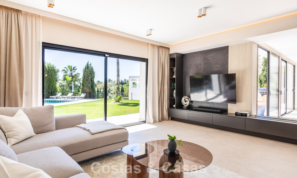Prachtig gerenoveerde, modern-mediterrane villa met zeezicht te koop in Benahavis - Marbella 798559
