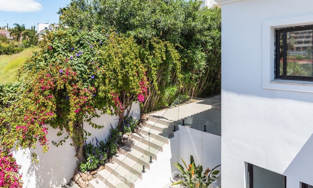 Prachtig gerenoveerde, modern-mediterrane villa met zeezicht te koop in Benahavis - Marbella 798569