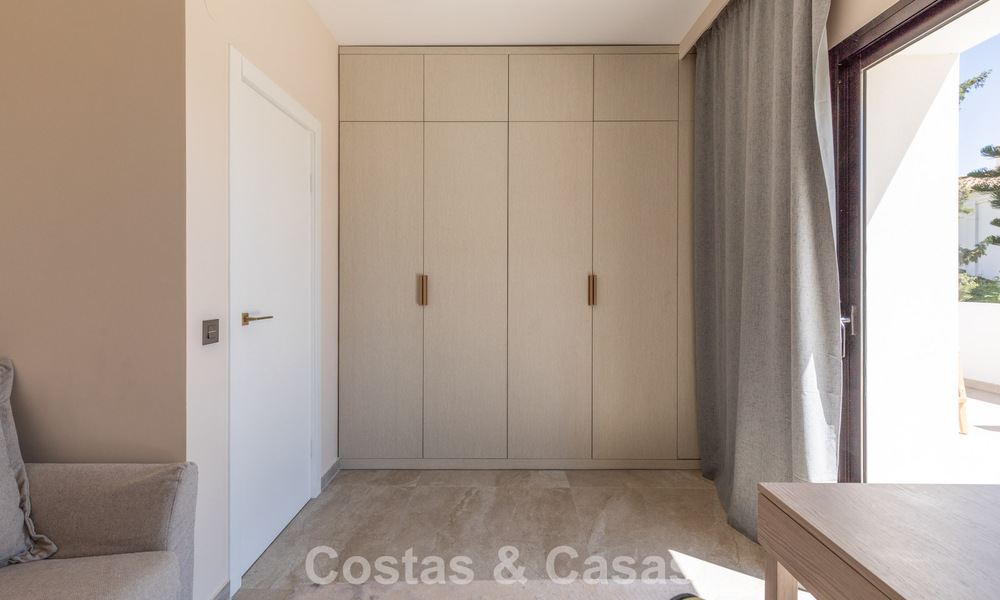 Prachtig gerenoveerde, modern-mediterrane villa met zeezicht te koop in Benahavis - Marbella 798582