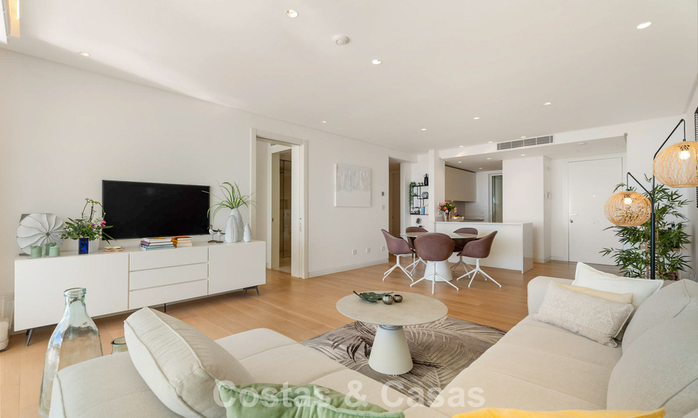 Modernistisch luxe appartement te koop met zeezicht in een boutique complex in de heuvels nabij Marbella stad 798591