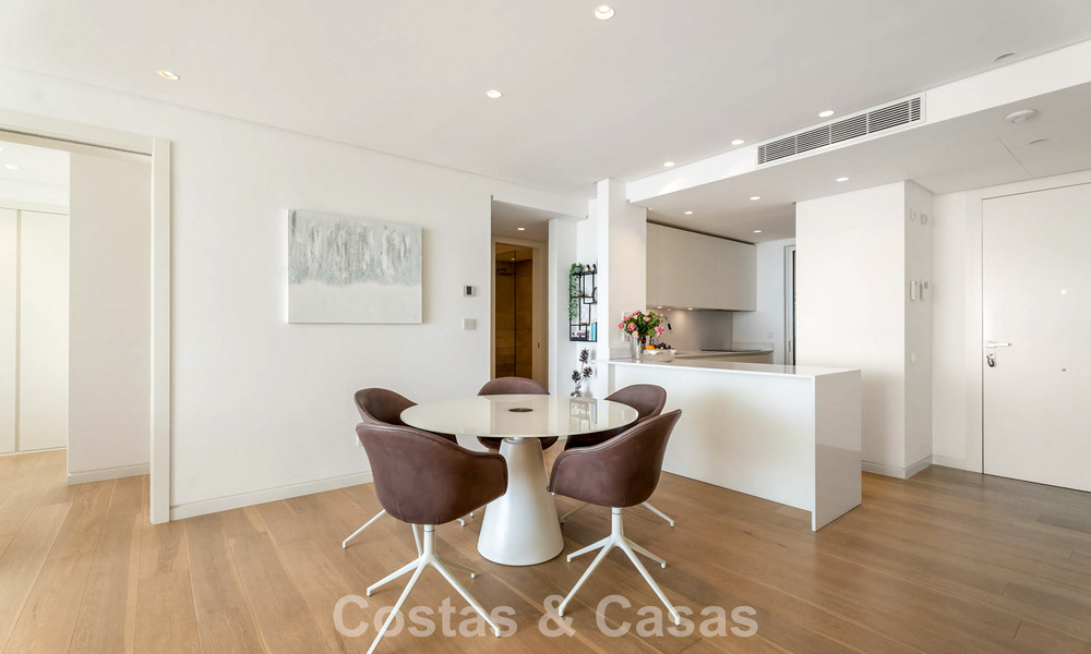 Modernistisch luxe appartement te koop met zeezicht in een boutique complex in de heuvels nabij Marbella stad 798592