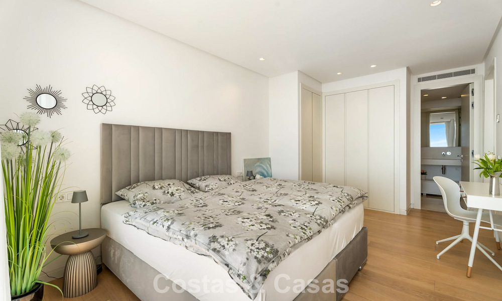 Modernistisch luxe appartement te koop met zeezicht in een boutique complex in de heuvels nabij Marbella stad 798603
