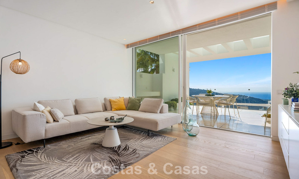 Modernistisch luxe appartement te koop met zeezicht in een boutique complex in de heuvels nabij Marbella stad 798606