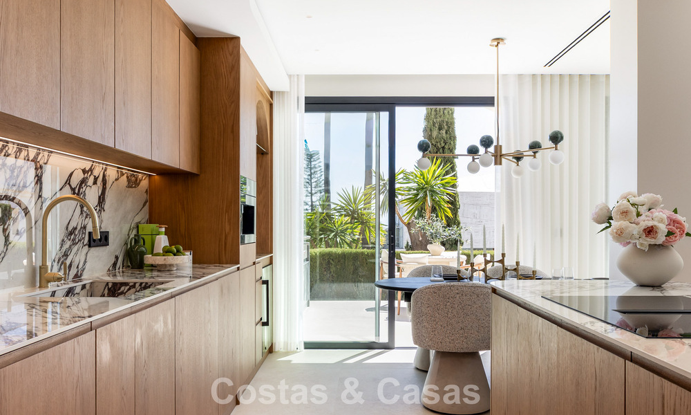 Luxe design townhouse met panoramisch zeezicht te koop in La Quinta, Marbella - Benahavis 798608