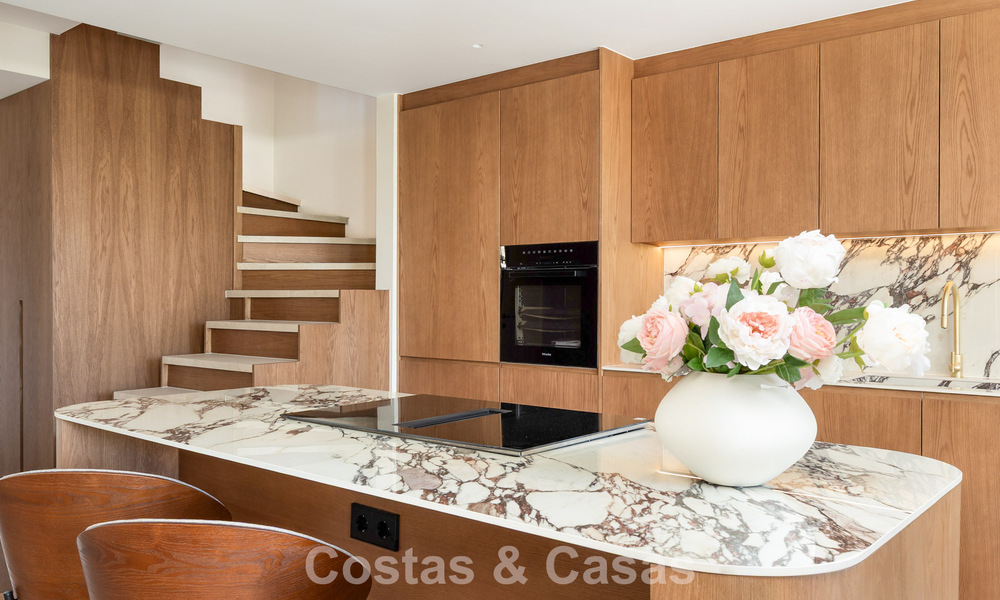 Luxe design townhouse met panoramisch zeezicht te koop in La Quinta, Marbella - Benahavis 798635