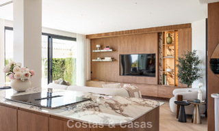 Luxe design townhouse met panoramisch zeezicht te koop in La Quinta, Marbella - Benahavis 798638 