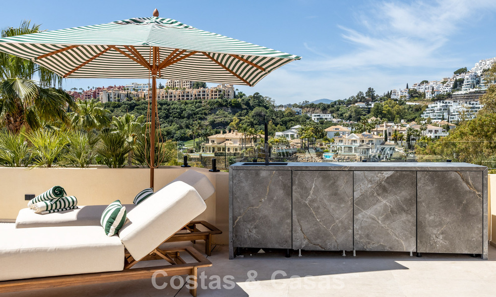 Luxe design townhouse met panoramisch zeezicht te koop in La Quinta, Marbella - Benahavis 798649