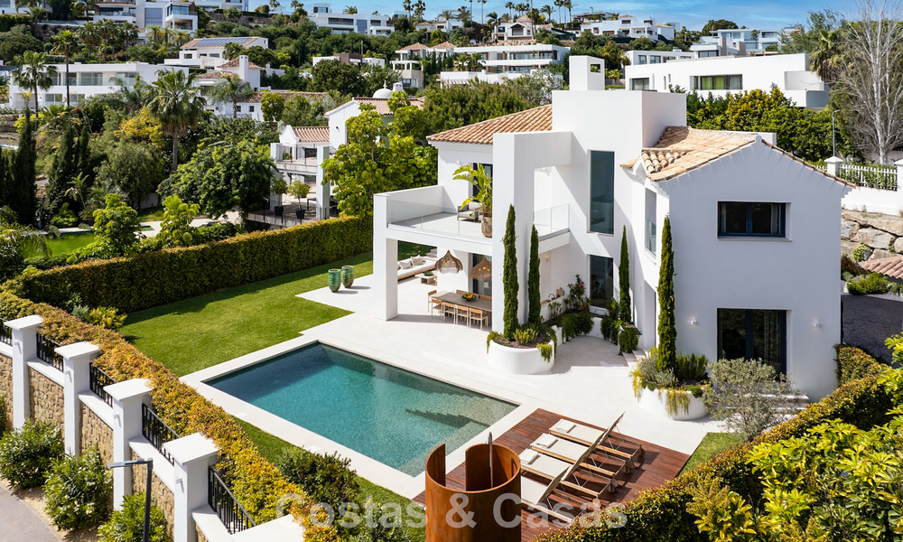 Instapklare, eigentijds-mediterrane nieuwe luxevilla te koop in een golfwijk van Marbella - Benahavis 798701