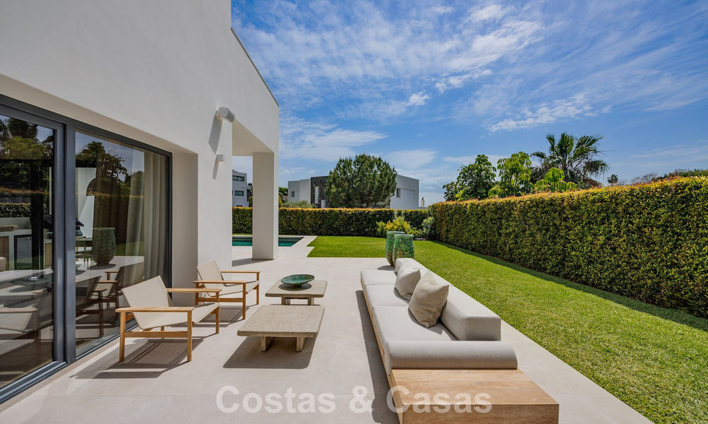 Instapklare, eigentijds-mediterrane nieuwe luxevilla te koop in een golfwijk van Marbella - Benahavis 798711