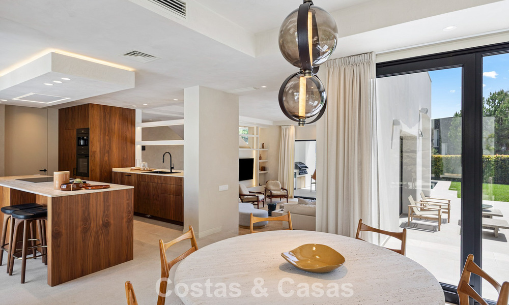 Instapklare, eigentijds-mediterrane nieuwe luxevilla te koop in een golfwijk van Marbella - Benahavis 798722