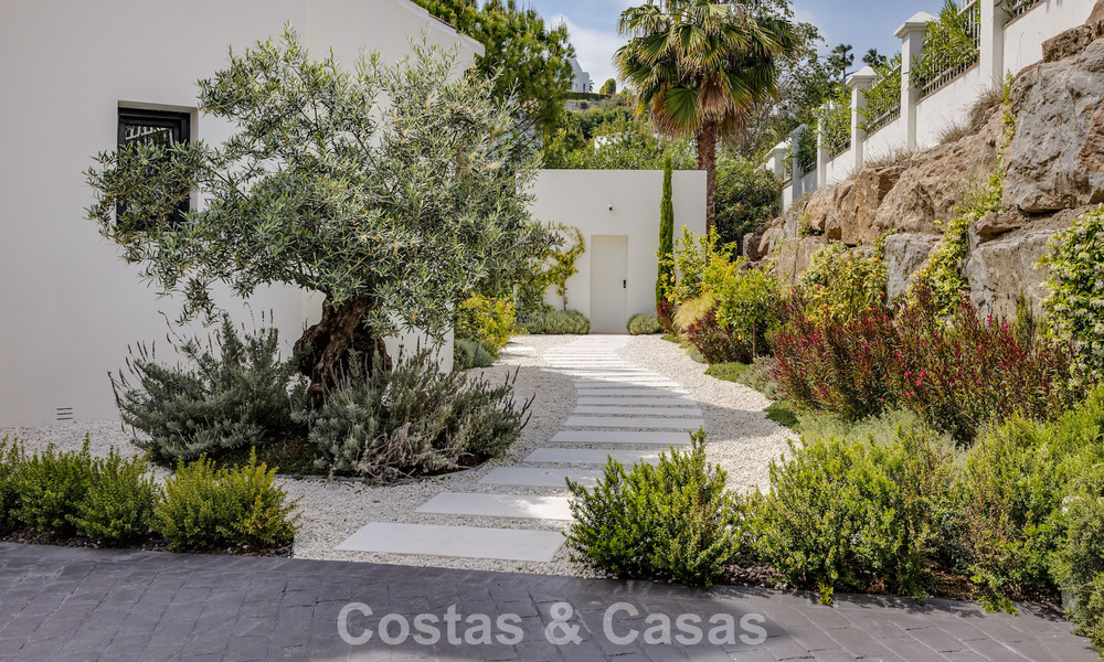 Instapklare, eigentijds-mediterrane nieuwe luxevilla te koop in een golfwijk van Marbella - Benahavis 798725