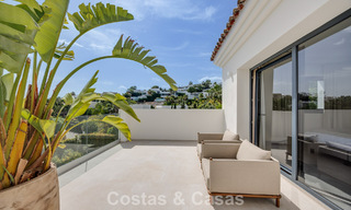 Instapklare, eigentijds-mediterrane nieuwe luxevilla te koop in een golfwijk van Marbella - Benahavis 798728 