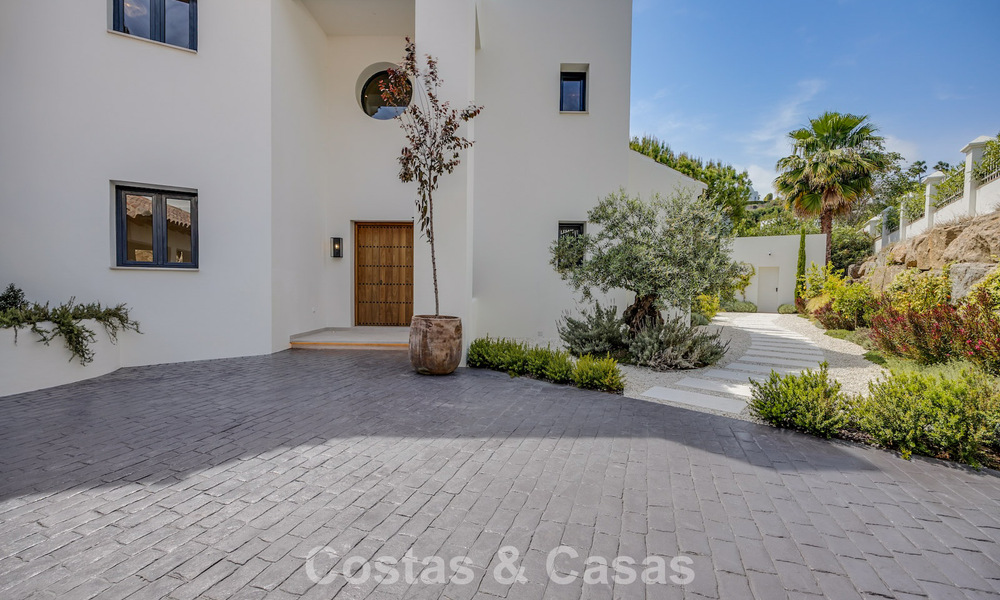 Instapklare, eigentijds-mediterrane nieuwe luxevilla te koop in een golfwijk van Marbella - Benahavis 798735