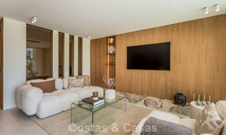 Stijlvol gemoderniseerd appartement te koop, eerstelijns Aloha Golf in Nueva Andalucia, Marbella 798781 