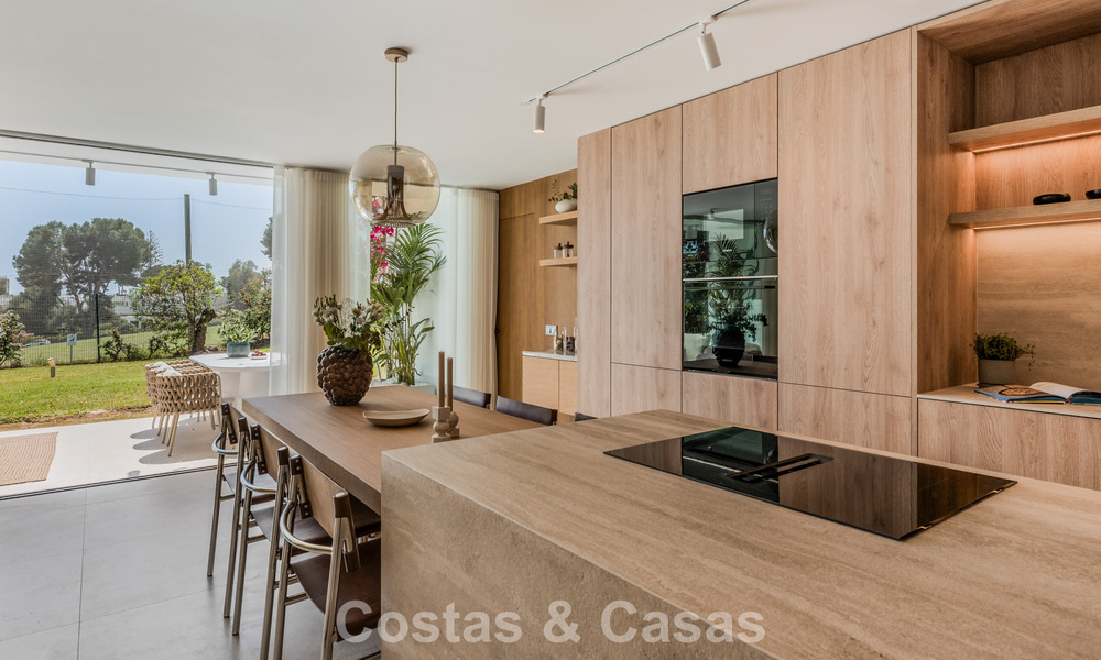 Stijlvol gemoderniseerd appartement te koop, eerstelijns Aloha Golf in Nueva Andalucia, Marbella 798786