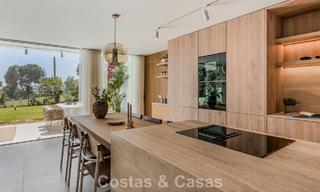 Stijlvol gemoderniseerd appartement te koop, eerstelijns Aloha Golf in Nueva Andalucia, Marbella 798786 