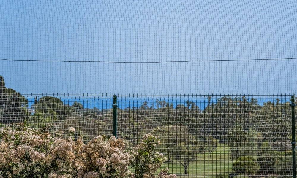 Stijlvol gemoderniseerd appartement te koop, eerstelijns Aloha Golf in Nueva Andalucia, Marbella 798801