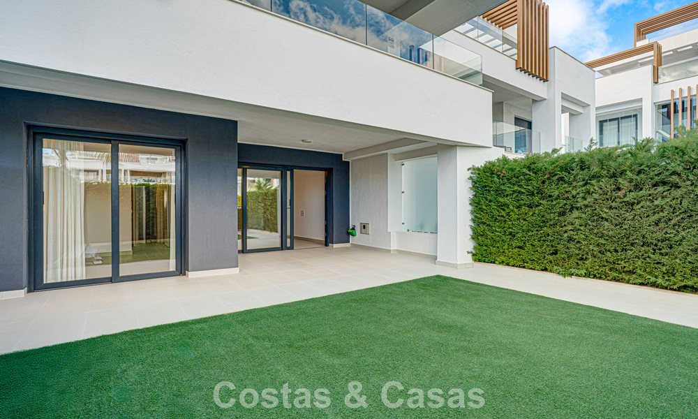 Modern tuinappartement te koop op loopafstand v/h strand o/d New Golden Mile tussen Marbella en Estepona 798806