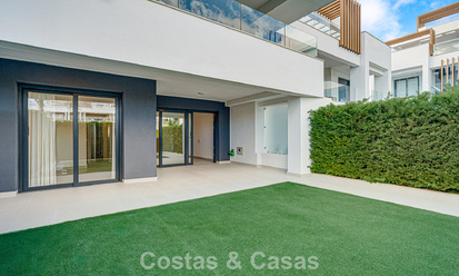 Modern tuinappartement te koop op loopafstand v/h strand o/d New Golden Mile tussen Marbella en Estepona 798806