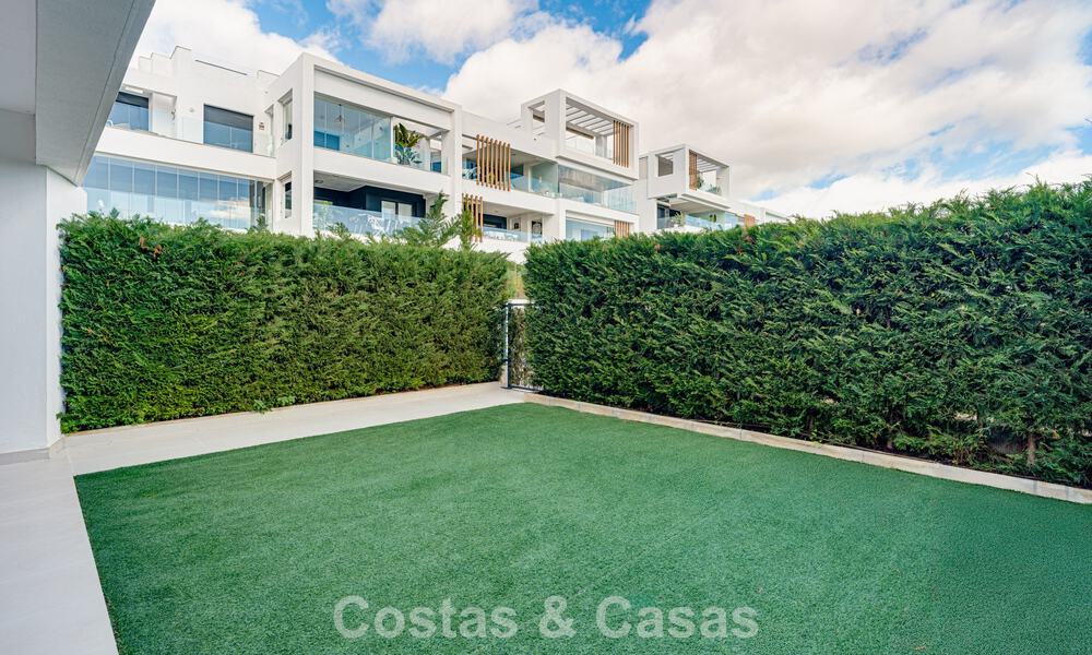 Modern tuinappartement te koop op loopafstand v/h strand o/d New Golden Mile tussen Marbella en Estepona 798807