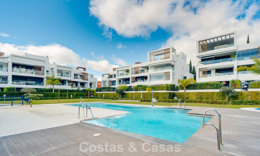 Modern tuinappartement te koop op loopafstand v/h strand o/d New Golden Mile tussen Marbella en Estepona 798809