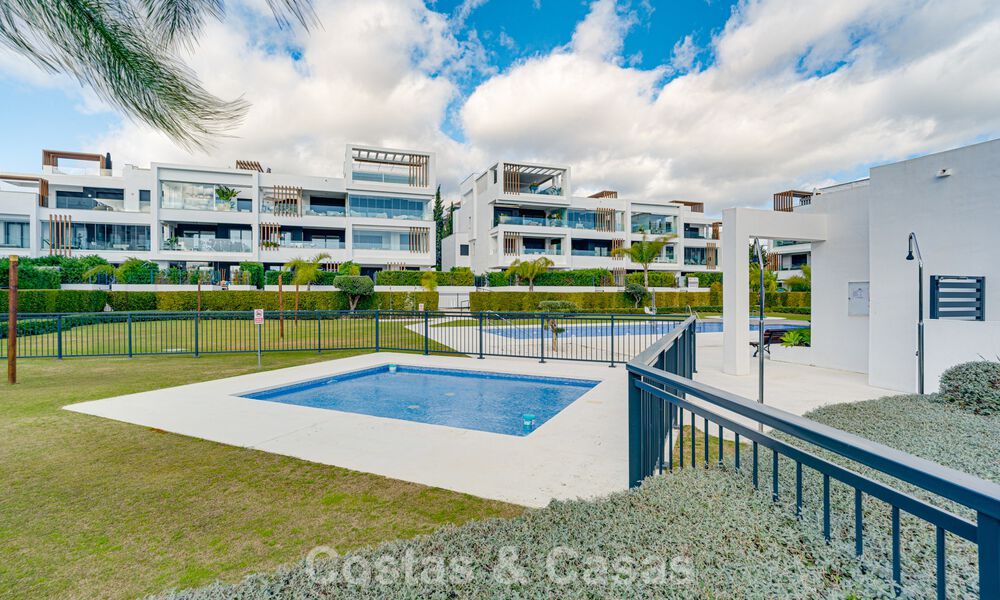 Modern tuinappartement te koop op loopafstand v/h strand o/d New Golden Mile tussen Marbella en Estepona 798810