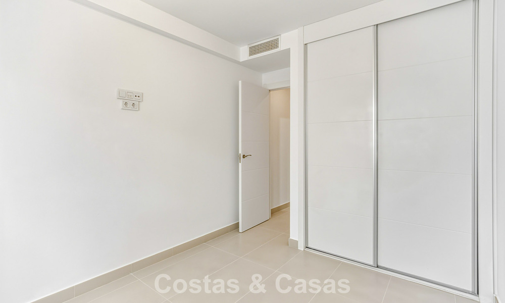 Modern tuinappartement te koop op loopafstand v/h strand o/d New Golden Mile tussen Marbella en Estepona 798813