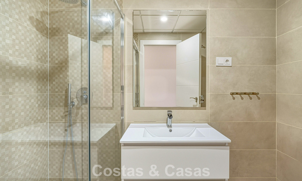 Modern tuinappartement te koop op loopafstand v/h strand o/d New Golden Mile tussen Marbella en Estepona 798815