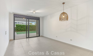 Modern tuinappartement te koop op loopafstand v/h strand o/d New Golden Mile tussen Marbella en Estepona 798824 