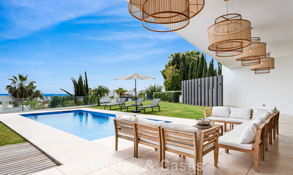 Modern-hedendaagse villa met panoramisch zeezicht te koop in een begeerde golfwijk in Marbella - Benahavis 798839