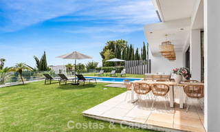 Modern-hedendaagse villa met panoramisch zeezicht te koop in een begeerde golfwijk in Marbella - Benahavis 798841 