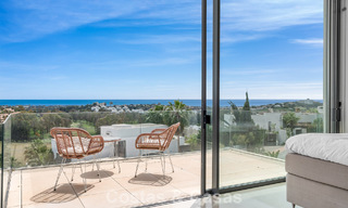 Modern-hedendaagse villa met panoramisch zeezicht te koop in een begeerde golfwijk in Marbella - Benahavis 798853 